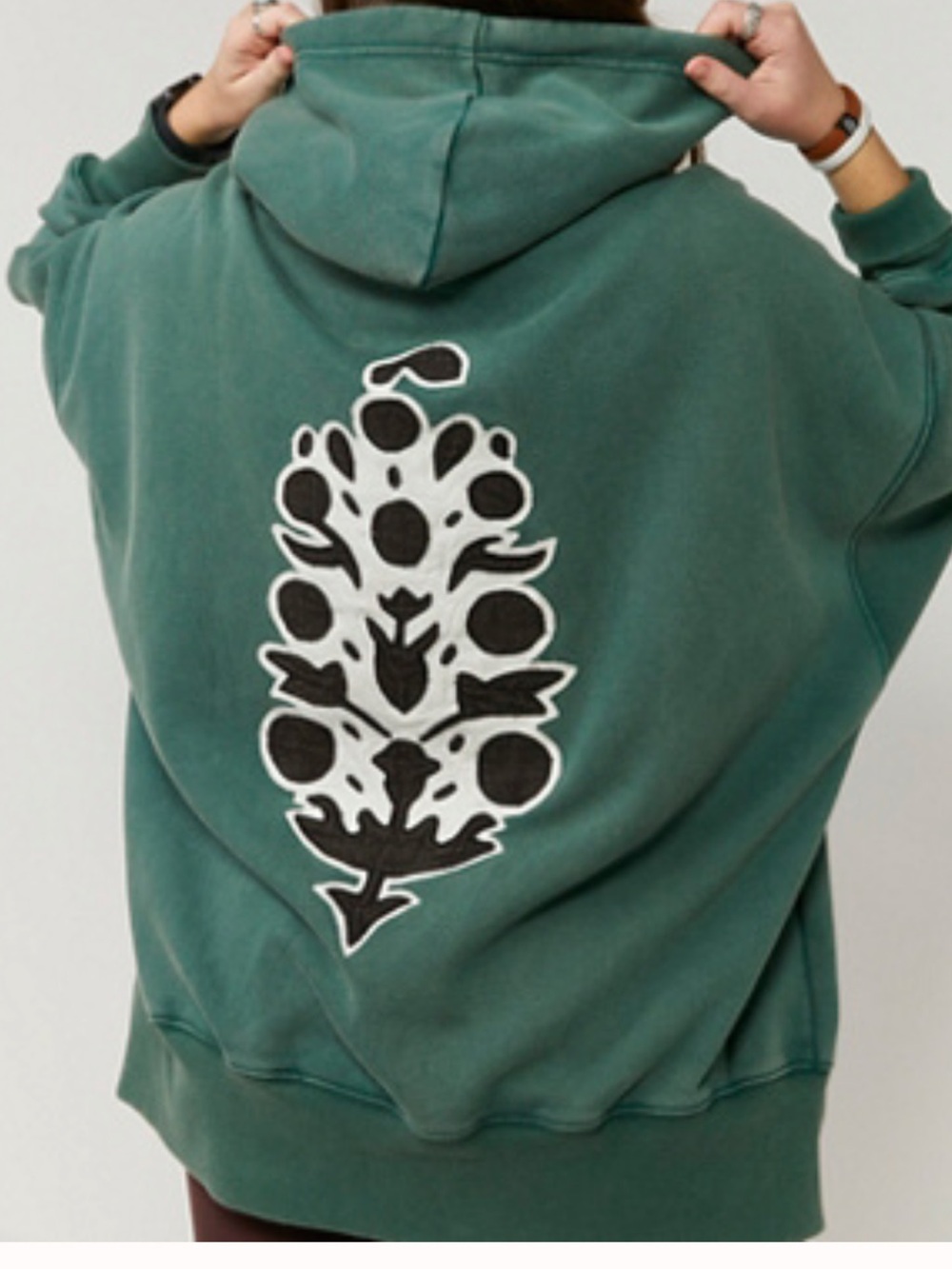 FP Movement/Free People. SPRINT TO THE FINISH APPLIQUÉ LOGO HOODIE ALPINE COMBO